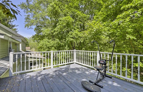 Woodstock Casa | Antique-Filled Home, half Mi to Woodstock Fair