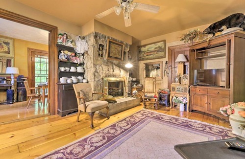 Woodstock Casa | Antique-Filled Home, half Mi to Woodstock Fair