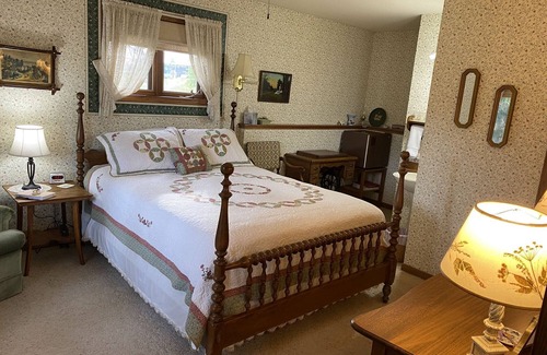 Baraboo Complejo | Antique Room near Devils lake and Wisconsin Dells