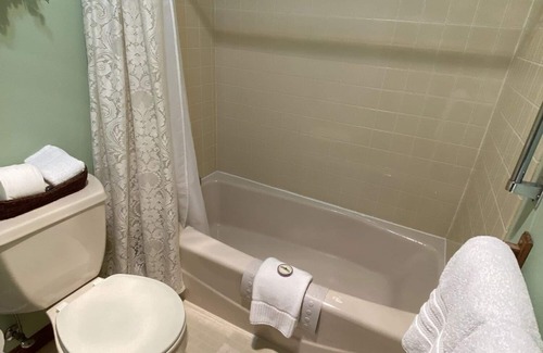 Baraboo Complejo | Antique Room near Devils lake and Wisconsin Dells
