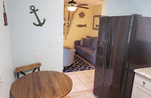 Parker Ridge Apartamento | Antique Row Bungalow. Central, Comfy, Private Near Downtown, Beaches, & Parks.