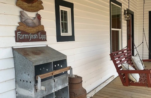 Fayetteville Casa | Antique Show Availability Guest Favorite!