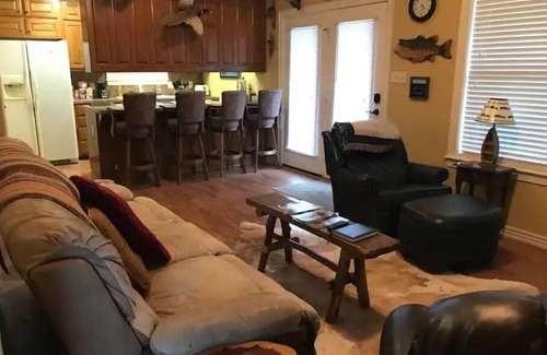 Bates Casa | Antler Oaks Lakeside Cabin