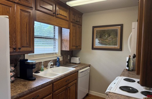 Bates Casa | Antler Oaks Lakeside Cabin