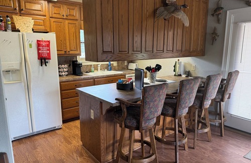Bates Casa | Antler Oaks Lakeside Cabin