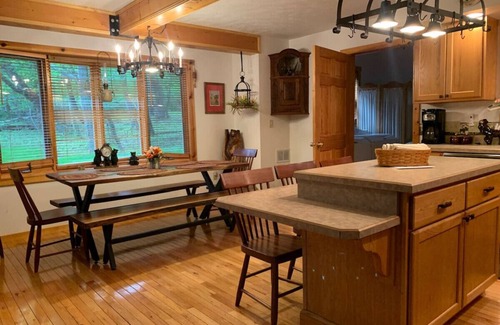 Alpine Lake Apartamento | Antler Ridge 2B w/Loft Cabin w/ Fireplace, Screened Porch & Lake Access