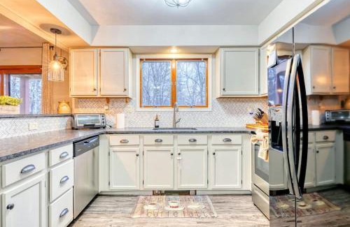 Albrightsville Casa | Antler Ridge: 3BDR w Hot Tub & Game Room