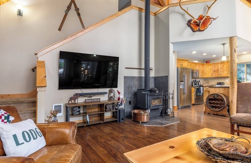 Packwood Cabina | Wifi, jacuzzi, en el río, Monte Rainier