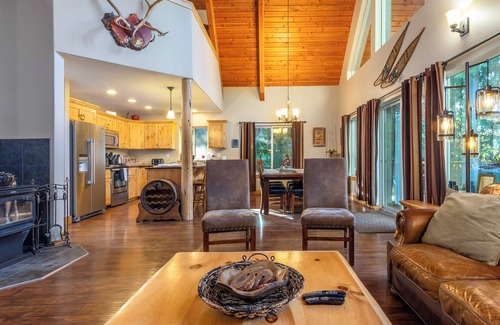 Packwood Cabina | Wifi, jacuzzi, en el río, Monte Rainier