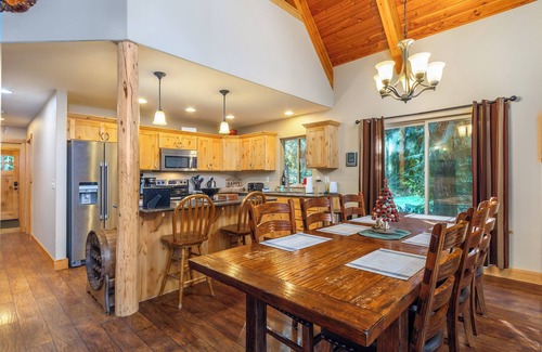 Packwood Cabina | Wifi, jacuzzi, en el río, Monte Rainier