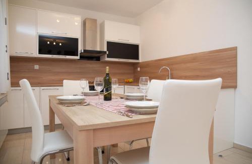 Biograd na Moru Apartamento | Antonija Apartments with Pool