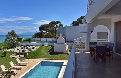 Xylokastro-Evrostina Casa | Antorina Grande Beachfront House with Private Pool