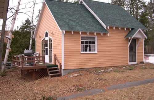 Schroon Lake Chalet De Esquí | Cualquier estación disfrute de lo que el lago tiene para ofrecer: natación, esquí, pesca,
