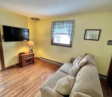 Bridgton Villa | ANY SEASON ESCAPE LIMIT 10 villa