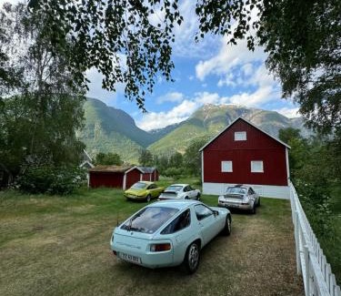 Borgund Casa | Aobrio Holidayhouse, authentic norwegian farmhouse close to Flåm