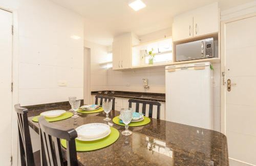 Caioba Apartamento | Apê 100m mar Caiobá, suíte e Wi-Fi