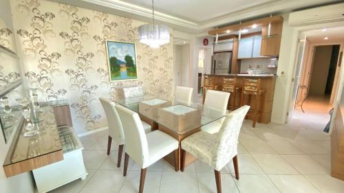 Ingleses Norte Casa | Apê c/3 dorms, piscina e 1 quadra da praia