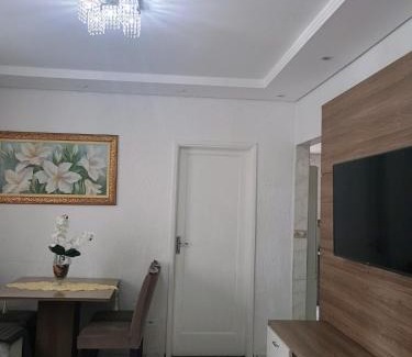 Guilhermina Apartamento | Apê na Guilhermina, 6min da praia 2 dormitórios, escadas