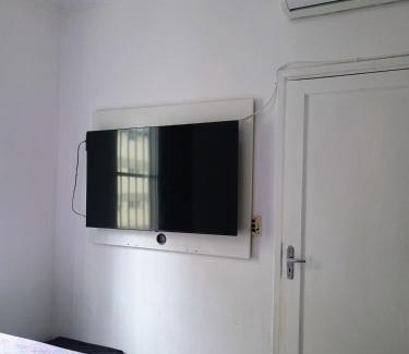 Guilhermina Apartamento | Apê na Guilhermina, 6min da praia 2 dormitórios, escadas