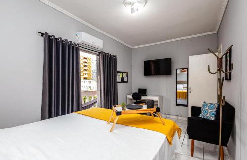 Tupi Apartamento | Apê na Tupi com Ar Condicionado nos Quartos e Sala, Garagem e a 100m da praia