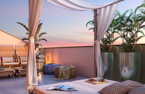 Campos do Jordao Apartamento | Aparthotel with private jacuzzi on the balcony