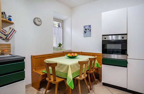 Castello-Molina di Fiemme Apartamento | Apartamento 'Martina's Place' con vistas a la montaña, balcón y Wi-Fi