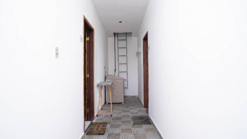 Rio das Ostras Apartamento | Ap lindo, decorado a 300m da praia | ROPJ02