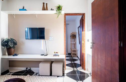 Rio das Ostras Apartamento | Ap lindo, decorado a 300m da praia | ROPJ02