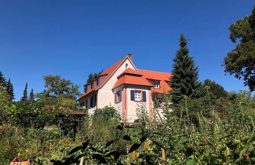 Muellheim Apartamento | Apartment 'Fewo Oskar' with Mountain View, Private Terrace and Wi-Fi