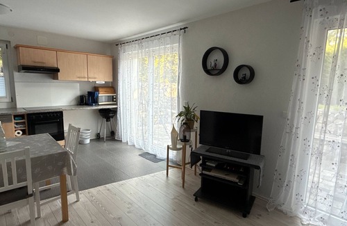 Muellheim Apartamento | Apartamento 'Ferienwohnung Bäumchenblick' con terraza privada, jardín privado y Wi-Fi