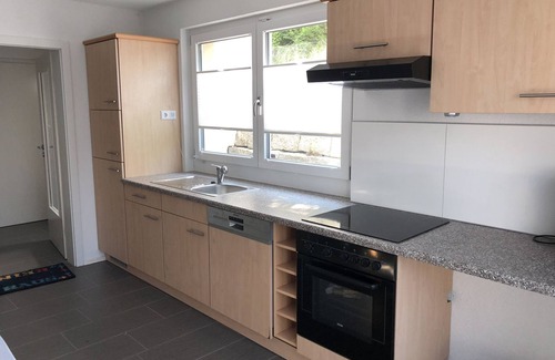 Muellheim Apartamento | Apartamento 'Ferienwohnung Bäumchenblick' con terraza privada, jardín privado y Wi-Fi