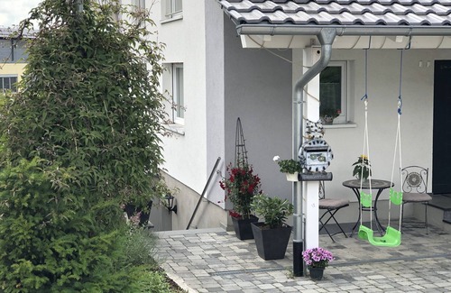 Muellheim Apartamento | Apartamento 'Ferienwohnung Bäumchenblick' con terraza privada, jardín privado y Wi-Fi