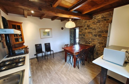 Madonna Dei Fornelli Apartamento | Apartamento renovado en la antigua casa de piedra "casa vieja" con piscina, sauna y jardín