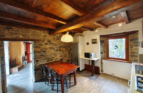 Madonna Dei Fornelli Apartamento | Apartamento renovado en la antigua casa de piedra "casa vieja" con piscina, sauna y jardín