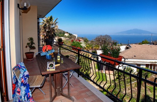 Sant'Agata sui Due Golfi Apartamento | Apartamento en el centro, con vistas al Golfo de Nápoles y el Vesubio, parking, Wi-Fi