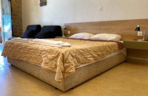 Agios Vasileios Hotel | Apanemia Rooms