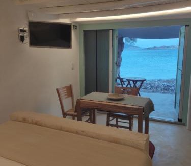 Kimolos Casa | Apanemo Beach House Agios Nikolaos Kimolos