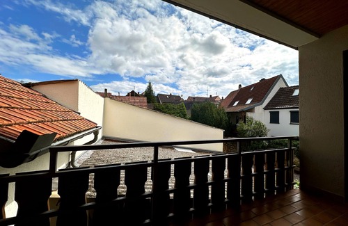 Neustadt-Hambach Casa | Apartment Eichstraße 1a - Central in Hambach with castle view
