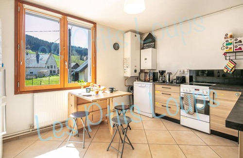 Autrans-Meaudre-en-Vercors Apartamento | Apartamento 'Les Ptits Loups, Autrans En Vercors' con vistas a la montaña, terraza privada y jardín