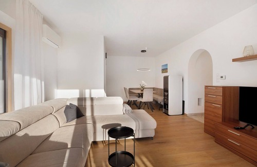 Caldaro Sulla Strada del Vino Apartamento | Apartamento 'Sonnblick Kaltern' con vistas a la montaña, Wi-Fi y aire acondicionado