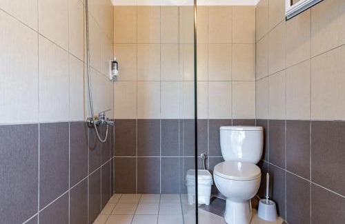 Himare Apartamento | Apart 5 Pool, Views, Kitchen, Parking and more - Goro