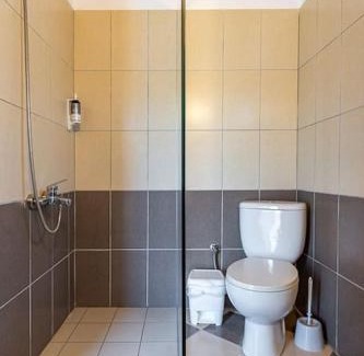 Himare Apartamento | Apart 5 Pool, Views, Kitchen, Parking and more - Goro