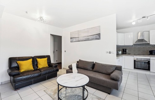Bourgogne Apartamento | Apart-Chic-Les-Ulis with terrace and parking.
