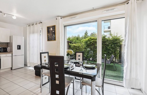 Bourgogne Apartamento | Apart-Chic-Les-Ulis with terrace and parking.