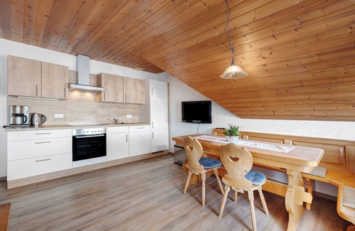 Furtwangen Apartamento | Apartamento 'Feldbergblick' con vistas a la montaña, jardín compartido y Wi-Fi