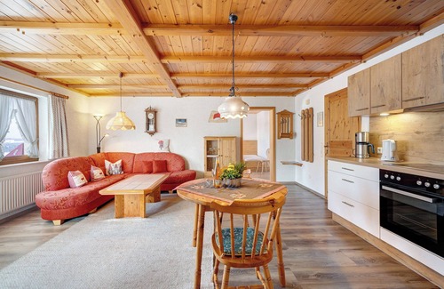 Furtwangen Apartamento | Apartamento 'Kandelblick Mit 60qm' con vistas a la montaña, terraza privada y Wi-Fi