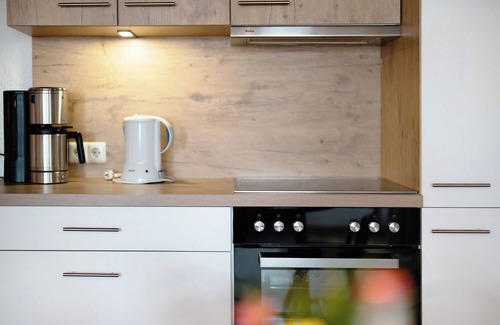 Furtwangen Apartamento | Apartamento 'Kandelblick Mit 60qm' con vistas a la montaña, terraza privada y Wi-Fi