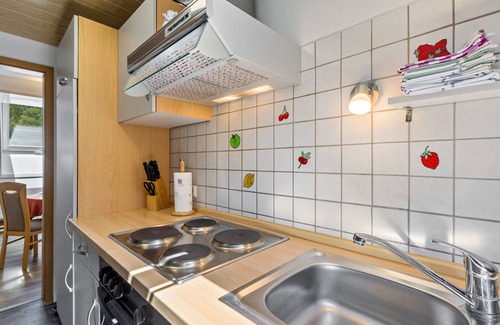 Schmallenberg Apartamento | Apartamento 'Am Waldrand' con vistas a la montaña, terraza compartida y Wi-Fi