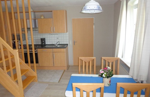 Wesselburener Deichhausen Apartamento | Apartamento '3-Raum-Ferienwohnung' con terraza privada, jardín compartido y Wi-Fi