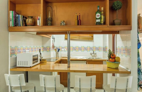 Playa del Aguila Apartamento | Apartamento "Soraya" en la playa con vistas al mar, Wi-Fi, piscina y jardín